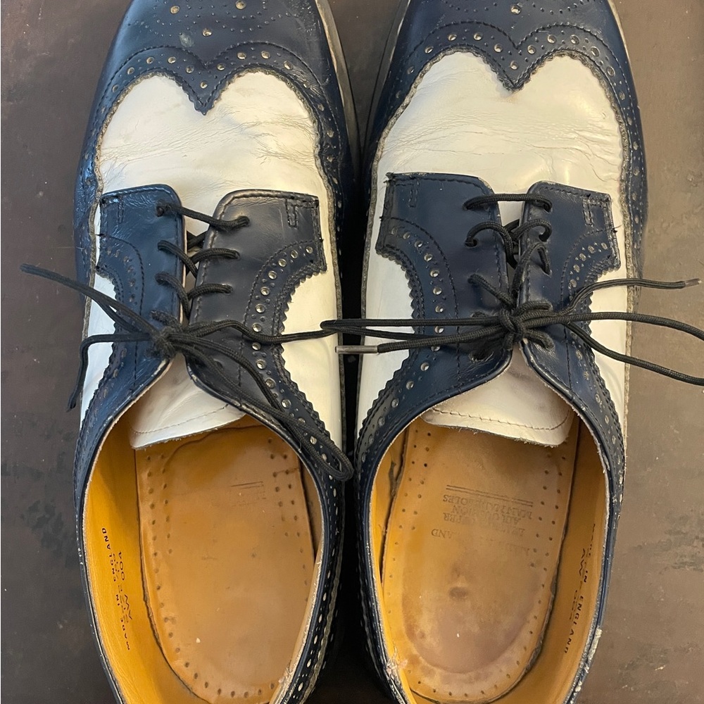 Vintage Dr. Martens. Men's Classic Two-Tone Oxford Shoes